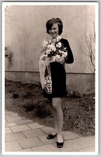 Vtg B&W Snapshot Teenage Girl